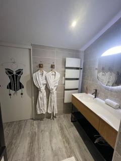 Love room avec spa privé - Le Perrier - 4