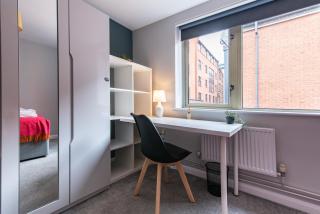 Spacious 6-Bed Apartment in City Centre - 4
