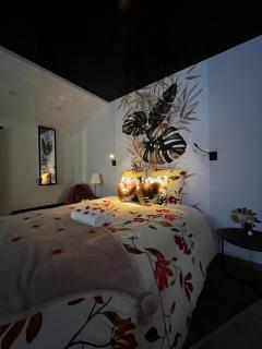 Love room avec spa privé - Le Perrier - 8