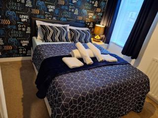 Fantastic 3-bed with free parking & Wi-Fi Located in Chatham Kent - 7