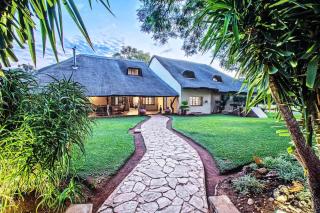 Al Thandiwe Cliff Chat Lodge - - 0