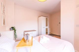 10 bedroom 8 bathroom house sleeps 15 - Bristol - 5