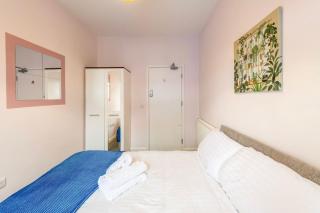 10 bedroom 8 bathroom house sleeps 15 - Bristol - 4