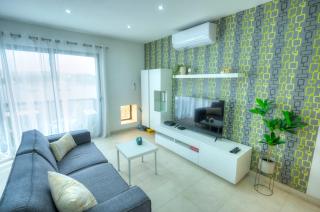 Seafront bright & spacious 2 bedroom, balcony, KDEG1-1 - 0