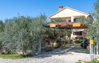 2 Bedroom Amazing Apartment In Fazana - 9