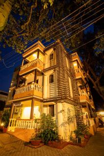 COCO's Premium Studios and Suites with Kitchen - 0