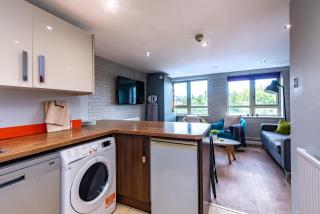 Spacious 6-Bed Flat in City Centre - Nottingham - 7
