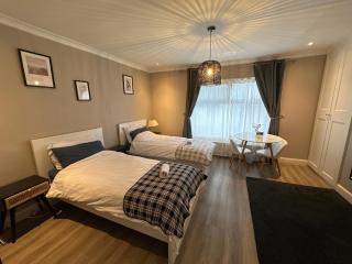 Park Terrace Family Room - 0