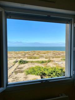 Maison posée sur la plage - 0
