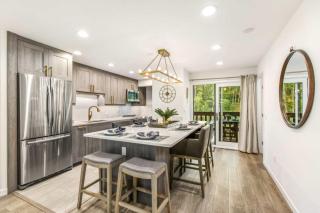 Designer 2 BR on River with Pool - Walk to Town! - 9