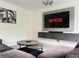 3 Double Beds Free Parking Wifi Edgbaston long stay discoun t - 0