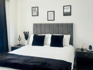 3 Double Beds Free Parking Wifi Edgbaston long stay discoun t - 6