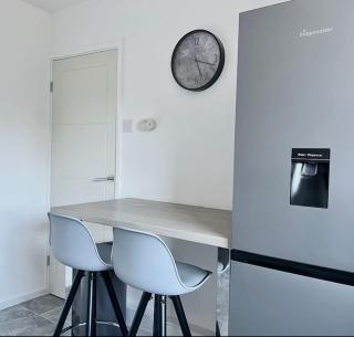 3 Double Beds Free Parking Wifi Edgbaston long stay discoun t - 3