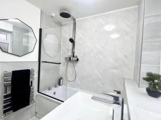 3 Double Beds Free Parking Wifi Edgbaston long stay discoun t - 7