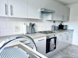 3 Double Beds Free Parking Wifi Edgbaston long stay discoun t - 4