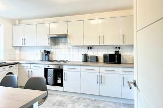 3 Double Beds Free Parking Wifi Edgbaston long stay discoun t - 5