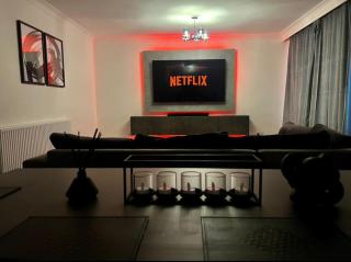 3 Double Beds Free Parking Wifi Edgbaston long stay discoun t - 1