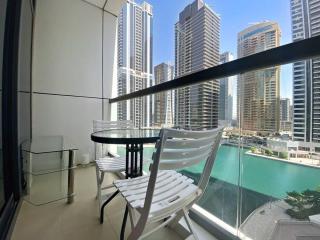 Urban Luxury Furnished 1 BHK with Gym and Pool Access - Dubai - 8