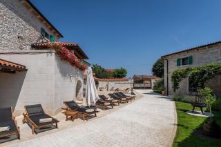 Mediterrane Steinvilla mit Privatpool, Whirlpool, Darts, Billard, Tischtennis, Gym - Selina - 9