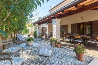 Malerische Villa mit Privatpool, mediterranem Garten, Outdoor-Kueche, Waschmaschine, Trockner - Višnjan - 4