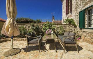 Rustikales Steinhaus nur 300 Meter zum Strand mit Meerblick, Grill, Terrasse - 0