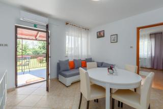 Charmantes Anwesen mit Privatpool, grossem Garten, Tischtennis, Badmintonplatz, BBQ, Outdoor-Kueche - 1