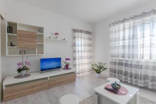 Charmantes Apartment mit privatem Balkon, Klima, Grill, WiFi, nur wenige Minuten zum Strand - Poreč - 5