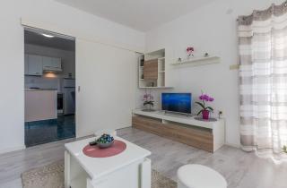 Charmantes Apartment mit privatem Balkon, Klima, Grill, WiFi, nur wenige Minuten zum Strand - Poreč - 4