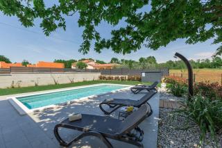 Moderne Villa mit Privatpool, Meerblick, Babybett, BBQ, klimatisierte Schlafzimmer - perfekt zum Biken - Radmani - 3