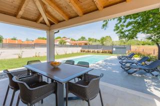 Moderne Villa mit Privatpool, Meerblick, Babybett, BBQ, klimatisierte Schlafzimmer - perfekt zum Biken - Radmani - 2