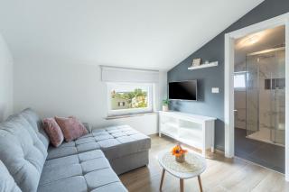 Traumhaftes Apartment mit Meerblick und privatem Balkon - nur 250 Meter zum Strand - Poreč - 1