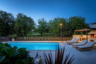 Extravagantes Apartment nur 100 Meter zum Strand mit Salzwasserpool und Jacuzzi - Funtana - 1