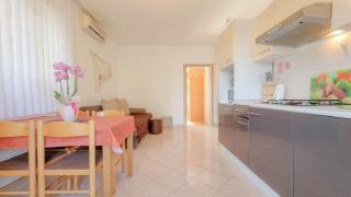 Bezauberndes Apartment nur 250 Meter zum Strand mit Garten, Klima, Waschmaschine - Umag - 7