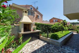 Frisch renoviertes Apartment wenige Gehminuten vom Strand mit privatem Balkon, Klima, Grill, WiFi - Poreč - 3
