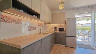 Strandnahes Apartment mit Meerblick, mediterranem Garten, Liegen, Waschmaschine - Umag - 7