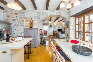 Beeindruckende Finca mit Privatpool, Meerblick, Babybett und besonderem Interieur - Vošteni - 4
