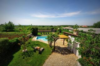 Beeindruckende Finca mit Privatpool, Meerblick, Babybett und besonderem Interieur - Vošteni - 3