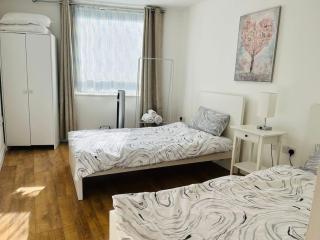 Bright and calm apartment - Watford - Watford - 7