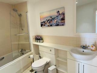 Bright and calm apartment - Watford - Watford - 3