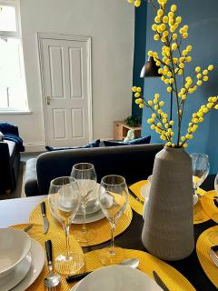 Cozy 2 BR apartment perfect for family friends - 8