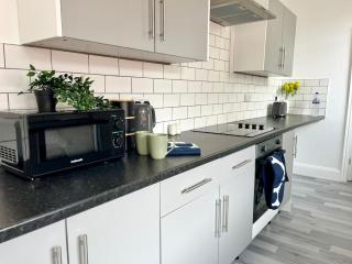 Cozy 2 Br Apartment Perfect For Family Friends - Sunderland - 2