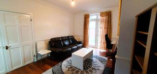 Cosy 2-Bedroom Home Near Chadwell Heath Station - Goodmayes - 0