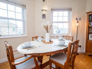 Gated Riverside London SE16 apartment with parking - Pass the Keys - 3