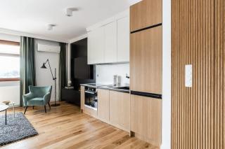 Elegancki i Stylowy Apartament w Gdańsku z Klimatyzacją, Wanną i Parkingiem by Noclegi Renters - Danzig - 9