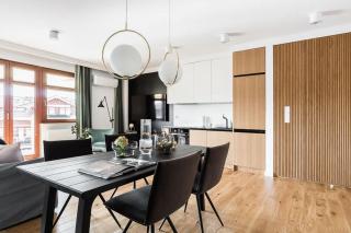 Elegancki i Stylowy Apartament w Gdańsku z Klimatyzacją, Wanną i Parkingiem by Noclegi Renters - Danzig - 4