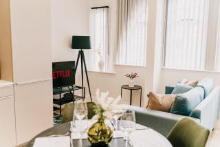 Spectacular Grade II City Pad Families Contractors - Birmingham - 0