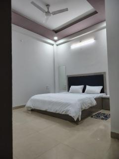 Satyabhama Homestay-Opel-2 BHK Apartment - Indore - 2