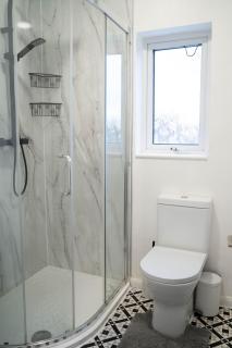 Spacious 4 Bedroom Property In Rochester - 1