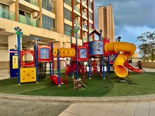 Amerin Suites -- Cozy Skyline City View Home - by Cowidea - Seri Kembangan - 1