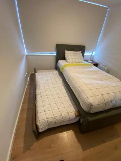 Executive Melbourne Getaway with City Views - 2